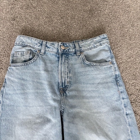 Light Wash Cropped Wide Leg Jeans - Picture 2 of 9